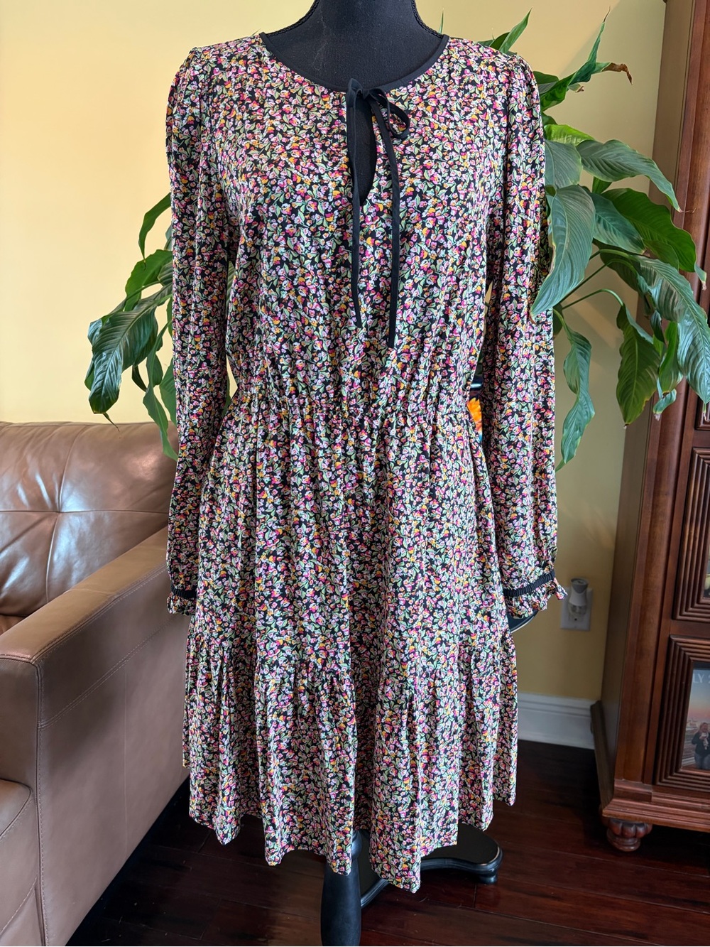 Beautiful J.Crew Floral Ditsy Print Long Sleeve Tie-Neck Mini Dress- size 6